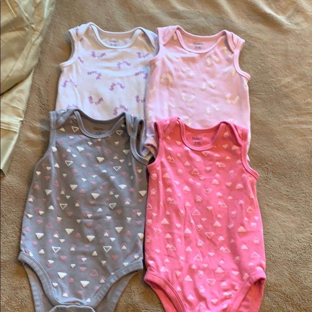 Hanes 4 sleeveless onesies/bodysuits bundle